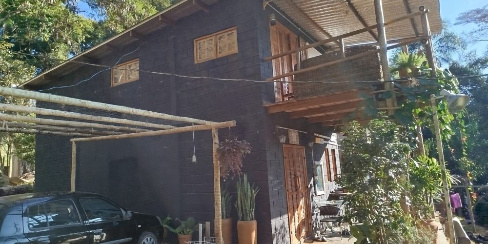 Sítio com cachoeira em Piedade.