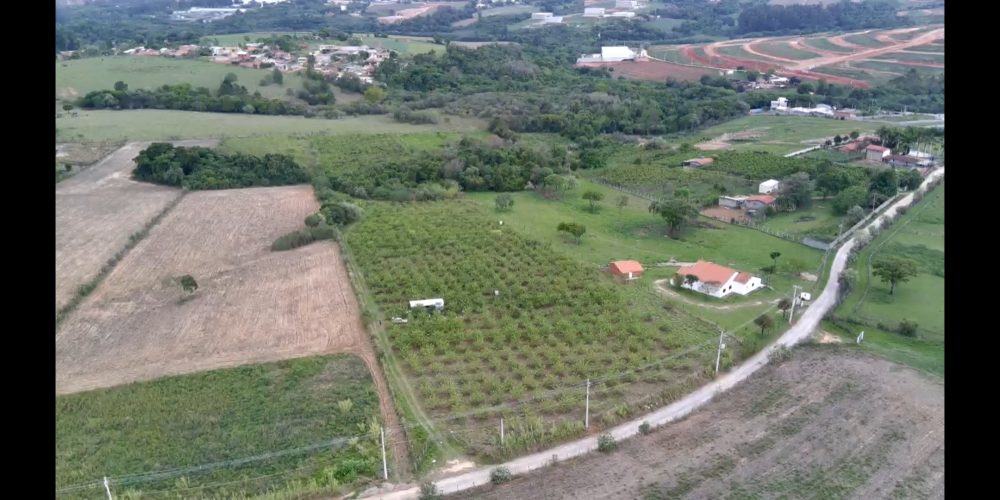 Chácara em Salto de Pirapora. Plantação de goiaba
